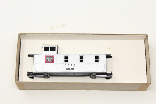 HO Roundhouse 3495 Caboose Burlington Route CB&Q 13510 Silver Kit - Picture 2 of 7
