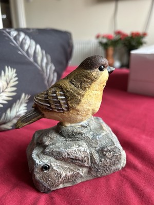 Garten Singvogel auf dem Felsen Batterien benötigt Top Zustand 