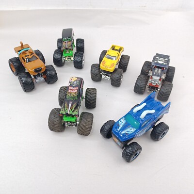 Hot Wheels Monster Jam Truck 1/64 Lot Of Grave Digger Bone