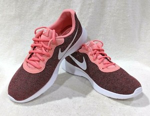 women's nike tanjun black and pink