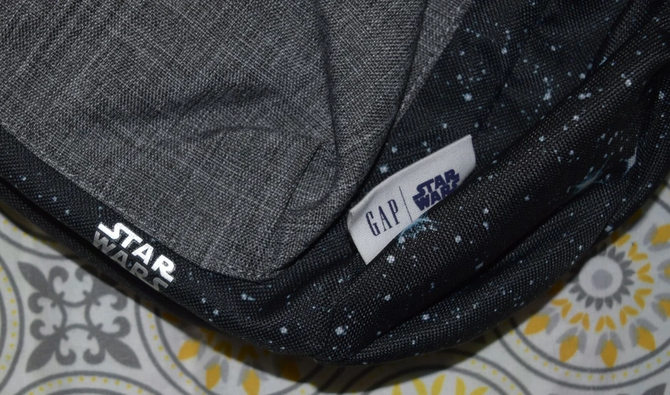 Mochila Gap Kids Star Wars Darth Vader Gris Negra Regreso al Cole Foto 3 de 4