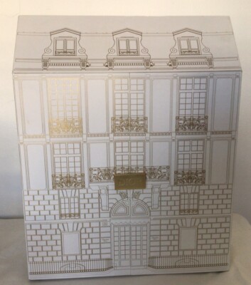 Christian Dior Adventskalender weiß Ladenfront Schloss Leerkarton 2023