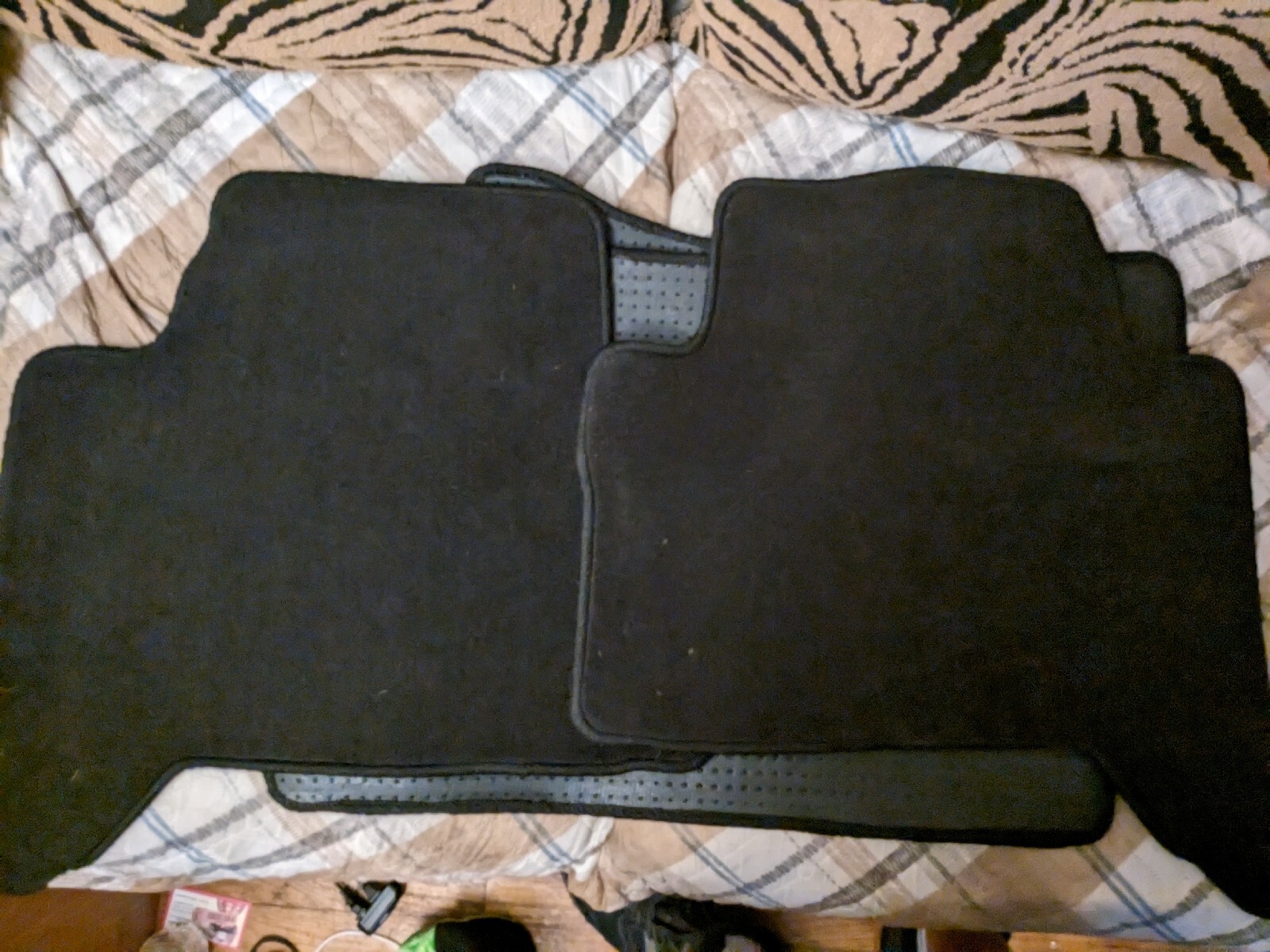 20052011 CARPET FLOOR MATSGENUINE TOYOTA MATS. Black eBay