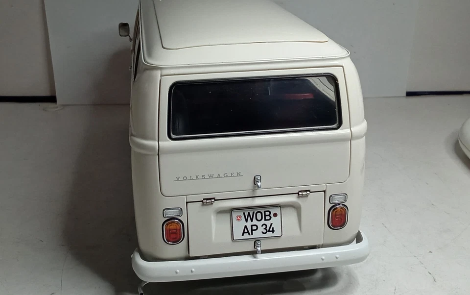 SCHUCO 1/18 COMBI VOLKSWAGEN VW T2a MINIBUS  BON ETAT SANS BOITE gé A2 - Photo 4/4