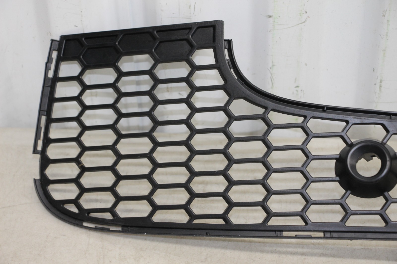 Aston Martin DBX Straight-Six 2021-2024 Front Right Lower Bumper grille
