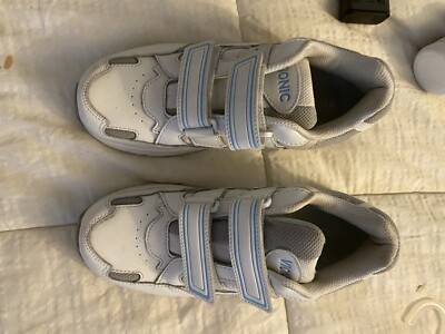 Vionic women s sneakers style Tabi size 9