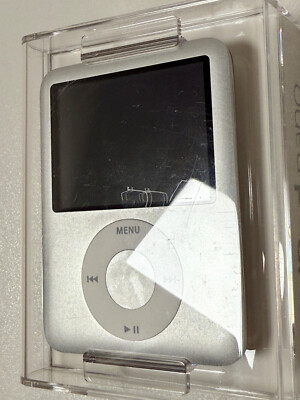 Apple iPod nano 3rd Generation 8GB Silver PA980LL/A A1236
