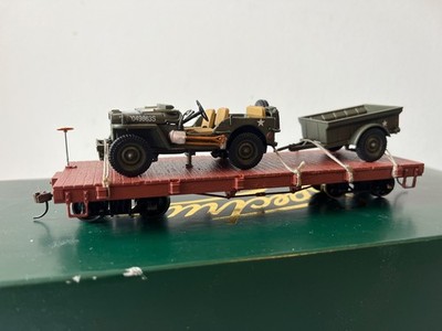 SPECTRUM ON30/OE US FLACHWAGEN MIT DREHGESTELLEN BELADUNG VON 1 JEEP UND SEINEM ANHÄNGER IN BO