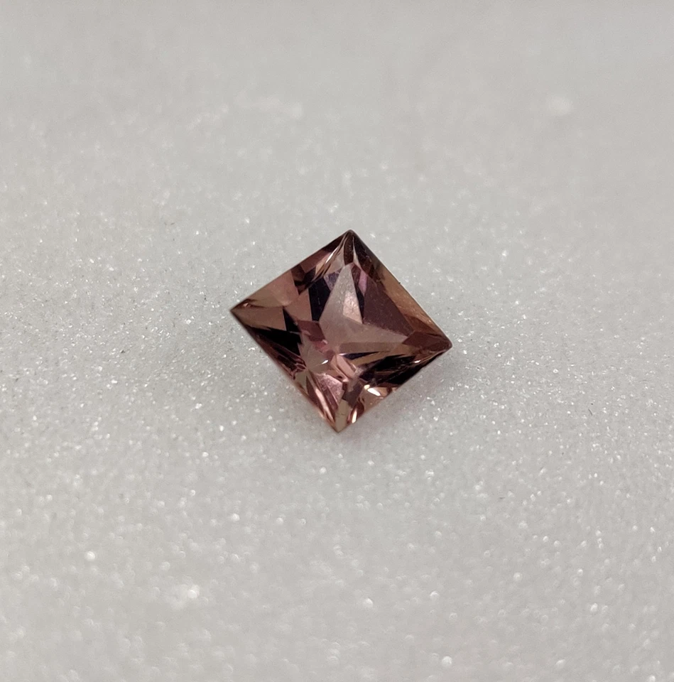 Piedra preciosa limpia rosa corte princesa turmalina facetada natural 1,70 quilates 7x7x5 mm Foto 4 de 4