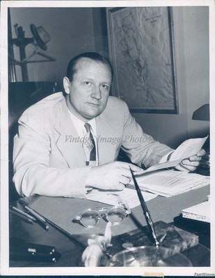 New York Businessperson White Collar Worker Glasses 7X9 Historic Vintage Photo