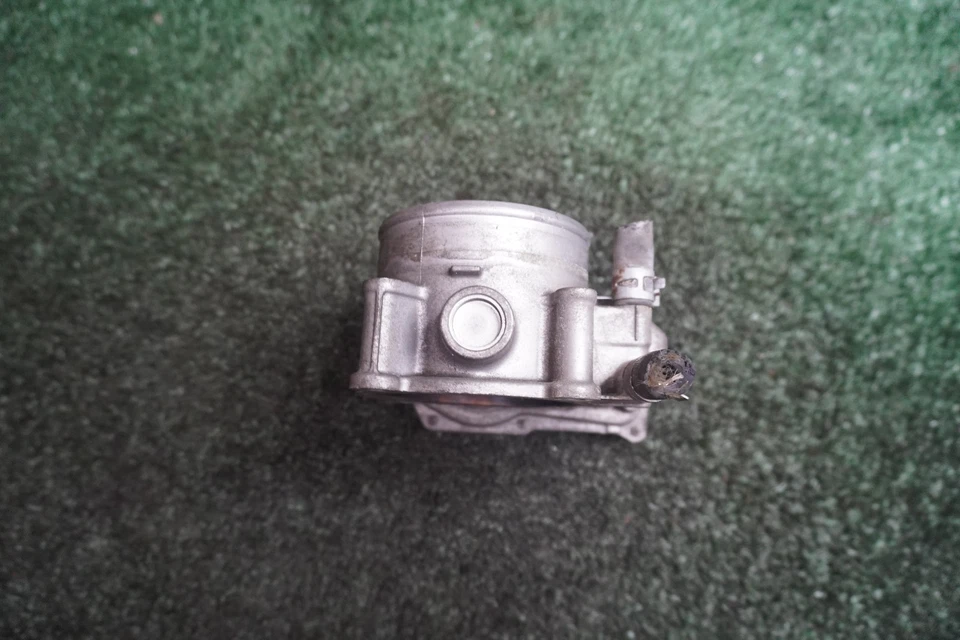 Toyota Tundra 2010 2011 motor de 4,6 L carrocería del acelerador fabricante de equipos originales 183 k millas 220300S021 Foto 3 de 4