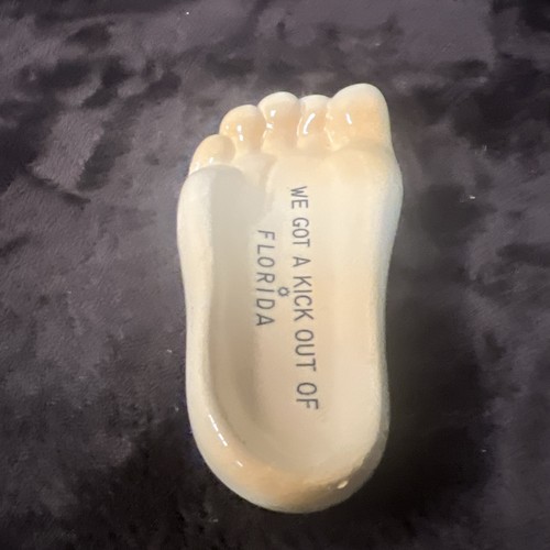 Vintage Ceramic FOOT “We Got A Kick Out Of Florida” Ashtray Souvenir - Picture 2 of 3