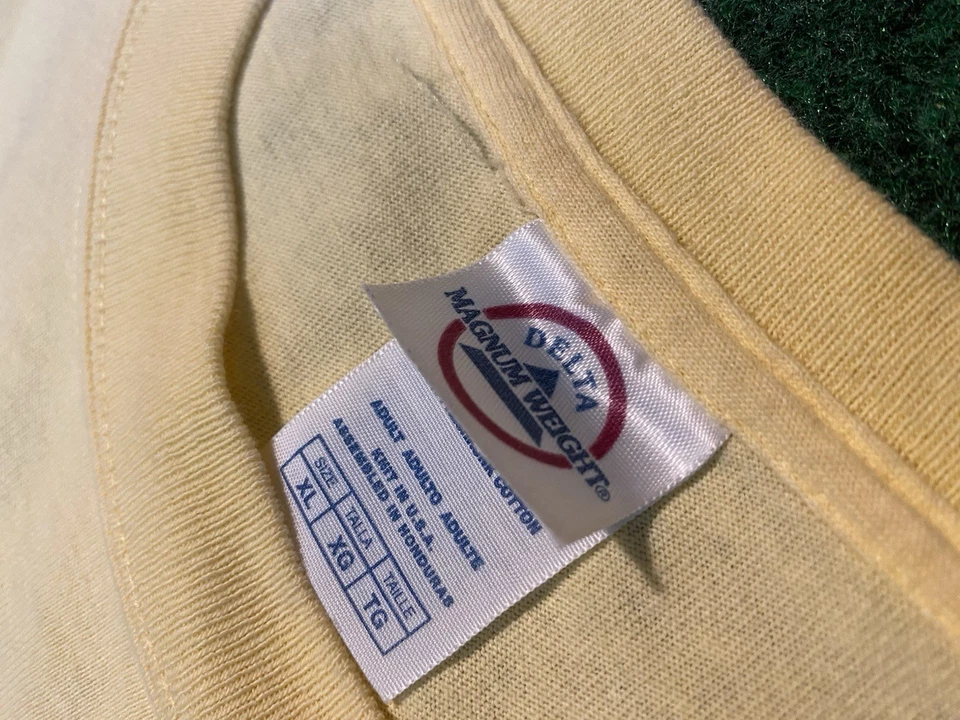 Camiseta De Colección Grannycore Friendship Delta Magnum Peso Adulto Talla XL Foto 4 de 4