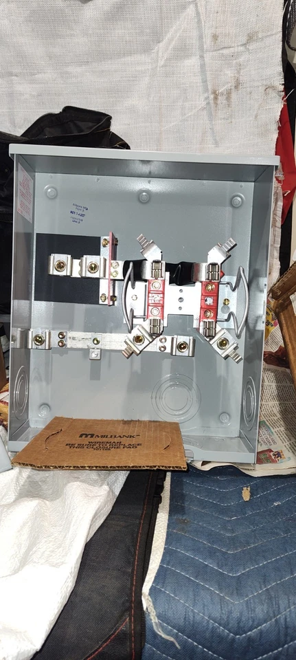 Novo soquete medidor subterrâneo Milbank 200 ampères (U1980-O-KK-BLG-AEPU) - Imagem 3 de 4