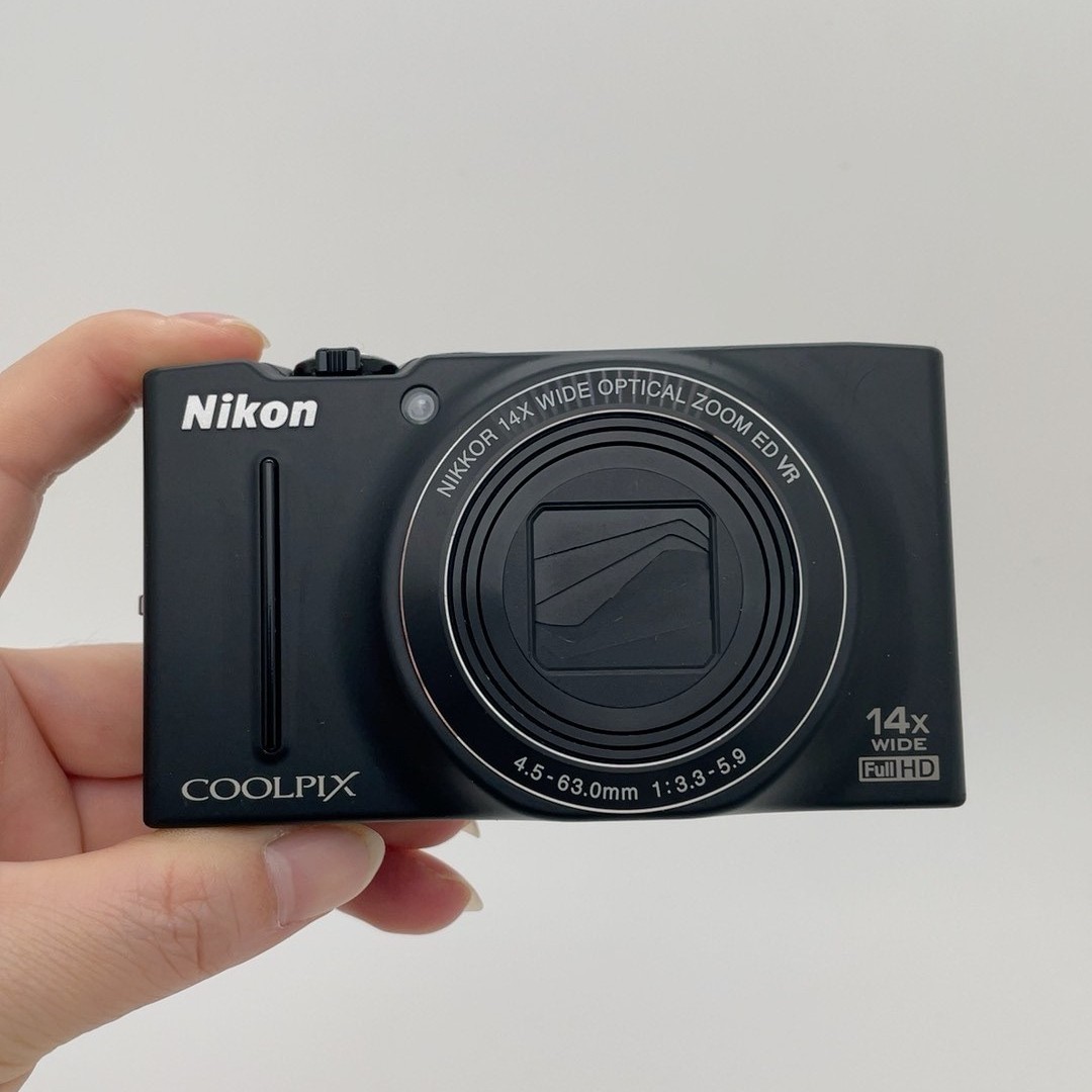 Nikon COOLPIX S8200 Compact Digital Camera 16.1MP 14x Optical Zoom