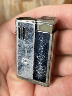 Vintage Kay Woodie Lighter Piezoelectric Made in Japan clover   Symbol AS IS*