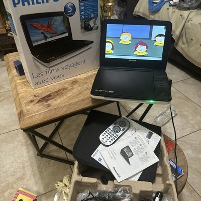 Philips PD9000/37: 9'' LCD Portable DVD Player, 5 Hour Battery - White/Black