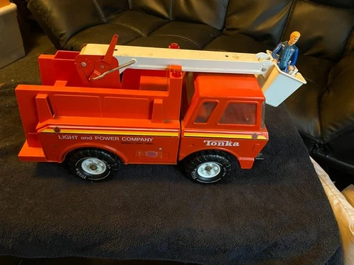 1978 Tonka Light and Power Company Mobile Unit #3956 with Action Figure