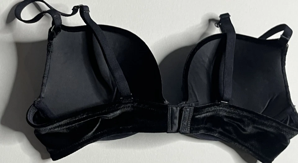 Sujetador La Senza Beyond Sexy Clásico 34B Negro Terciopelo y Encaje Foto 4 de 4