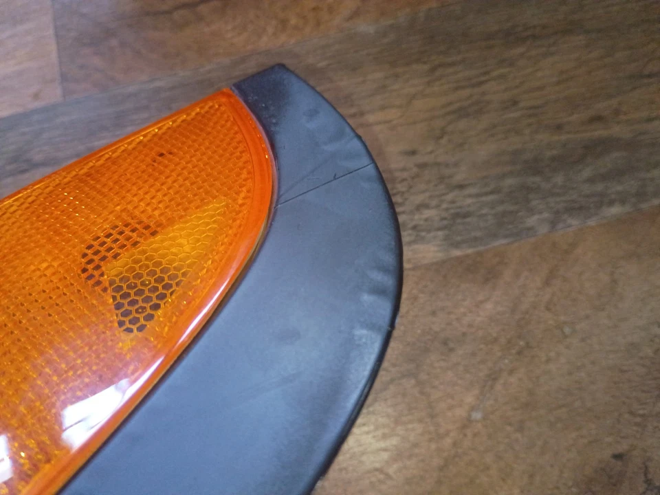 2006 - 09 Saab 9-5 LEFT / Driver Corner Marker Light Lamp  89101507 - Image 3 of 4