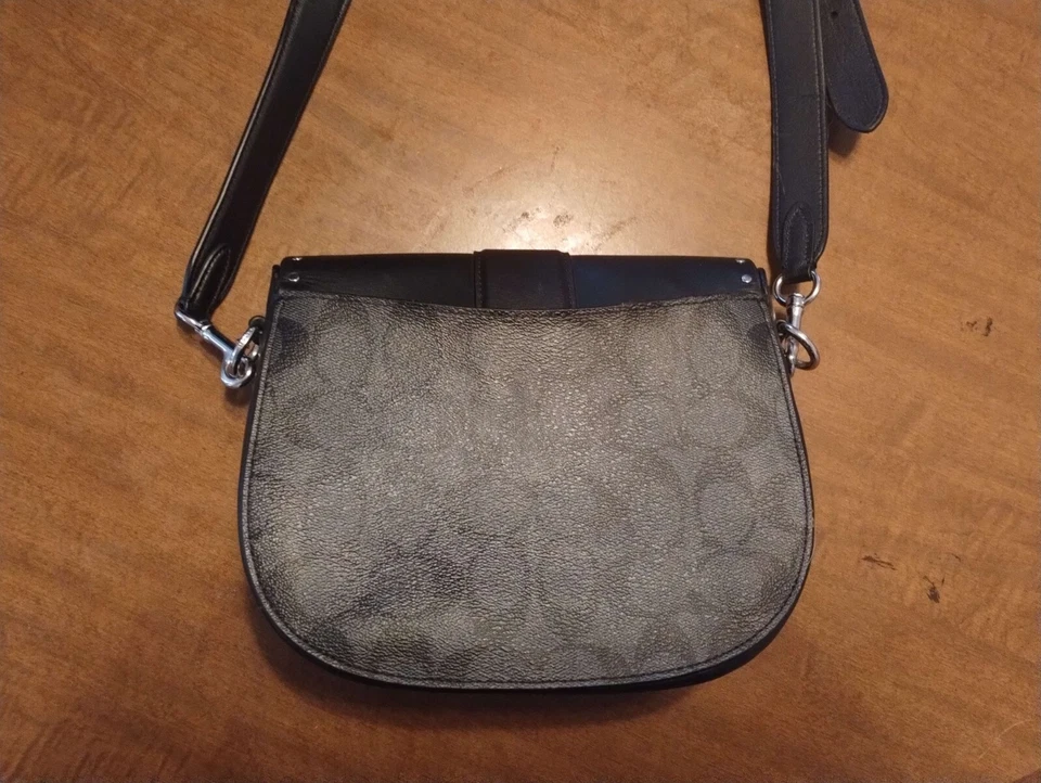 蔻驰 Georgie 马鞍包钱包 二手 — 第 2/4 张图片