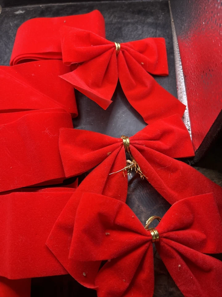 red velvet ribbon and 4 bows. AD - Image 4 of 4