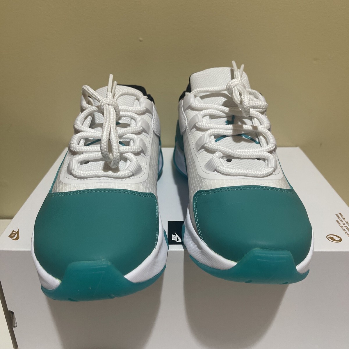 Nike Womens Air Jordan 11 CMFT Low Emerald White Green Size 7