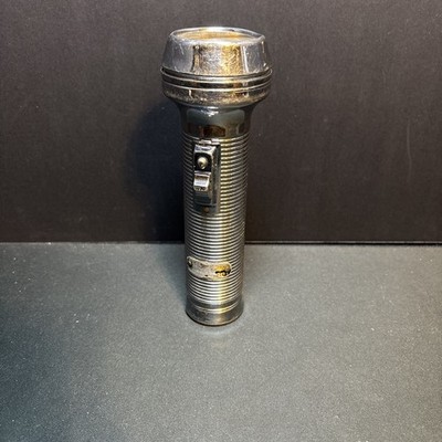 Vintage 1960s Rayovac Sportsman 2 D-cell metal flashlight USA Ribbed Silver Work
