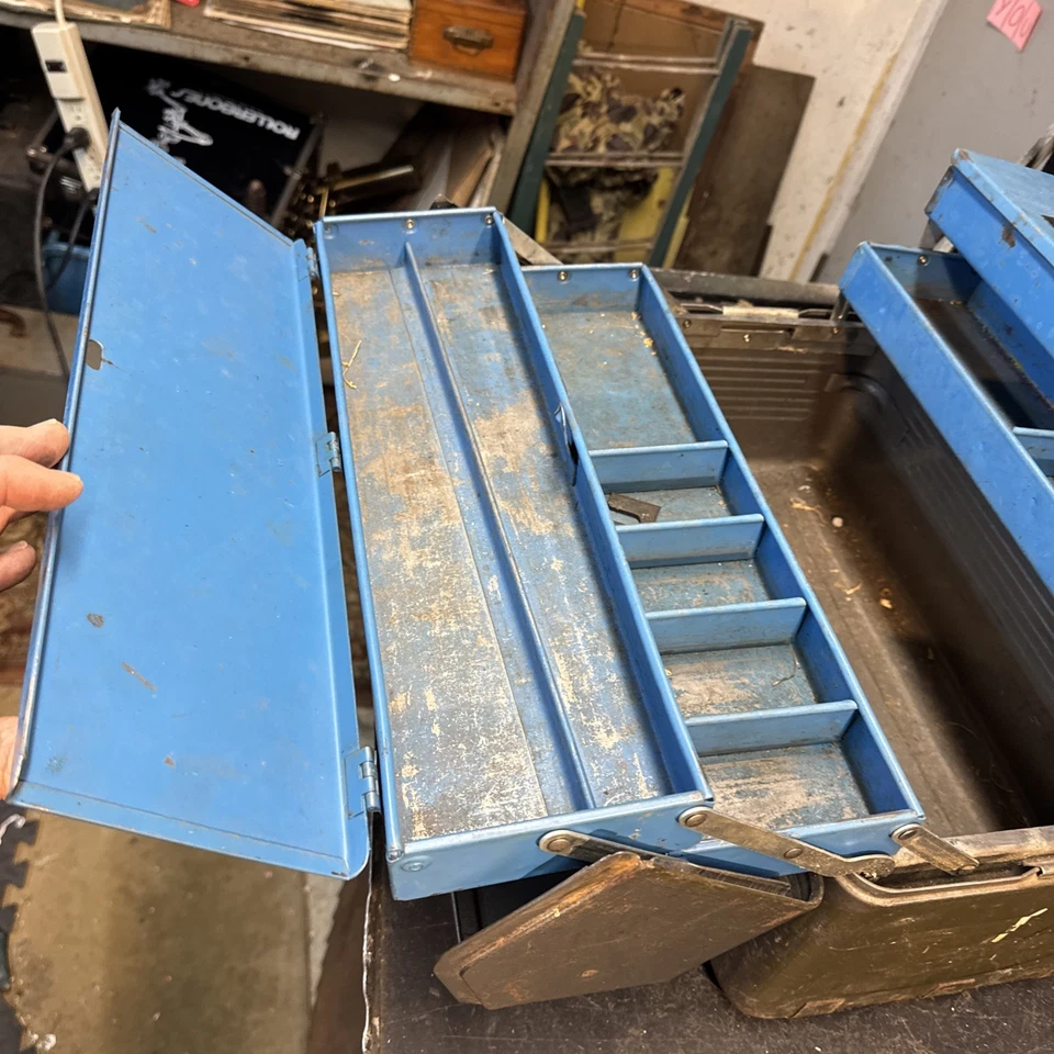 De colección JC Higgins METAL TACKLE - CAJA DE HERRAMIENTAS Bandejas Desplegables Desviadores 18x10x 12 pulgadas Foto 3 de 4