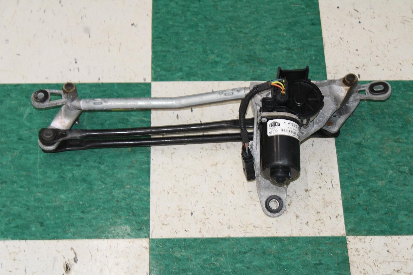 Maserati Ghibli 2014-2024 Front Windshield wiper assembly