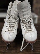 Riedell Women's Figure Skating Skates, Size is 5-G , see picture, Fair Condition
