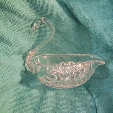 AN  EXTREMELY  BEAUTIFUL CUT  CRYSTAL  SWAN  IN EXCEPTIONAL  CONDITION