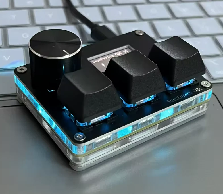 White SayoDevice OSU O3C Rapid Trigger Switches Keyboard With Knob Screen - Image 3 of 4