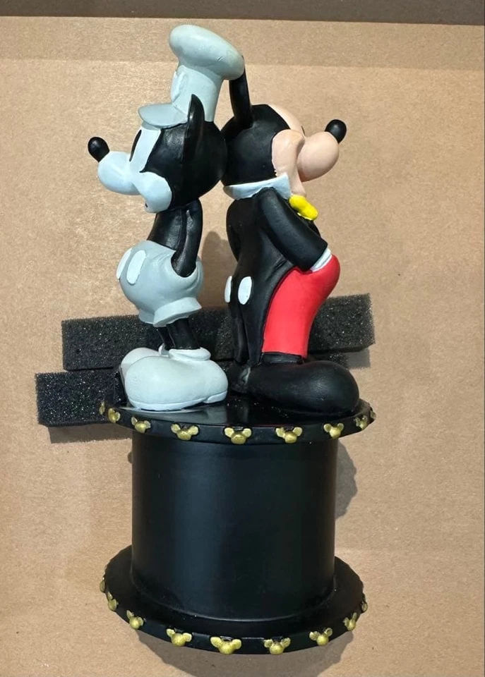 Figurine Mickey Disney 70th Anniversary édition limitée 1818/3000 de collection - Photo 2/4