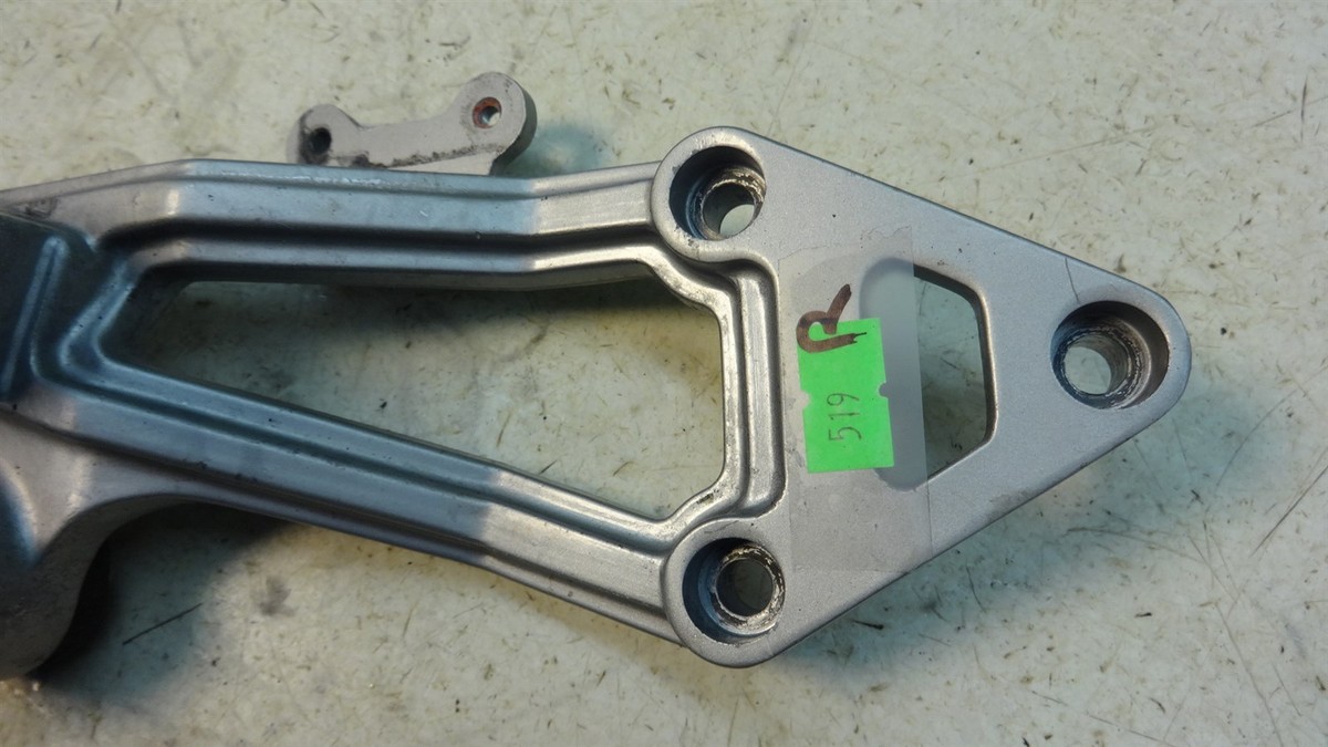 1987 Kawasaki ZX750-F Ninja ZX 750 K519. right rear foot peg