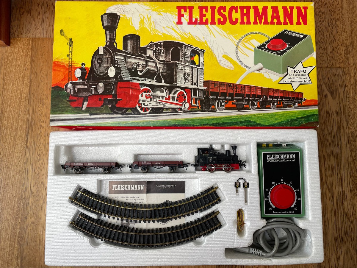 Fleischmann Start-Set 6315 mit Dampflokomotive und zwei Güterwägen