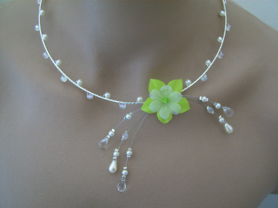 Collier Fantaisie Femme - Tons Parme, Ivoire, Blanc Et Cristal - Fleur Mariée Ou Soirée