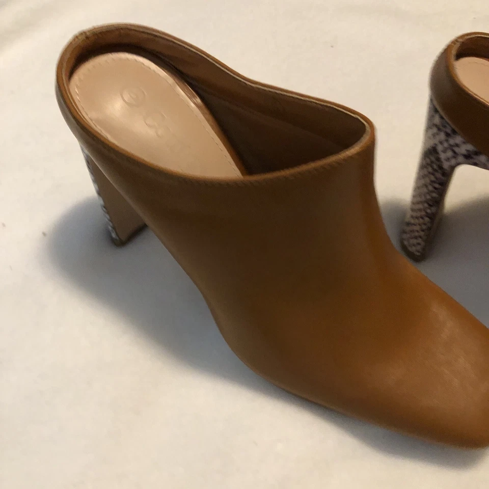 Tacones Coutgo Punta Cerrada Tacón Mula Piel de Serpiente Talla 5 Foto 2 de 4