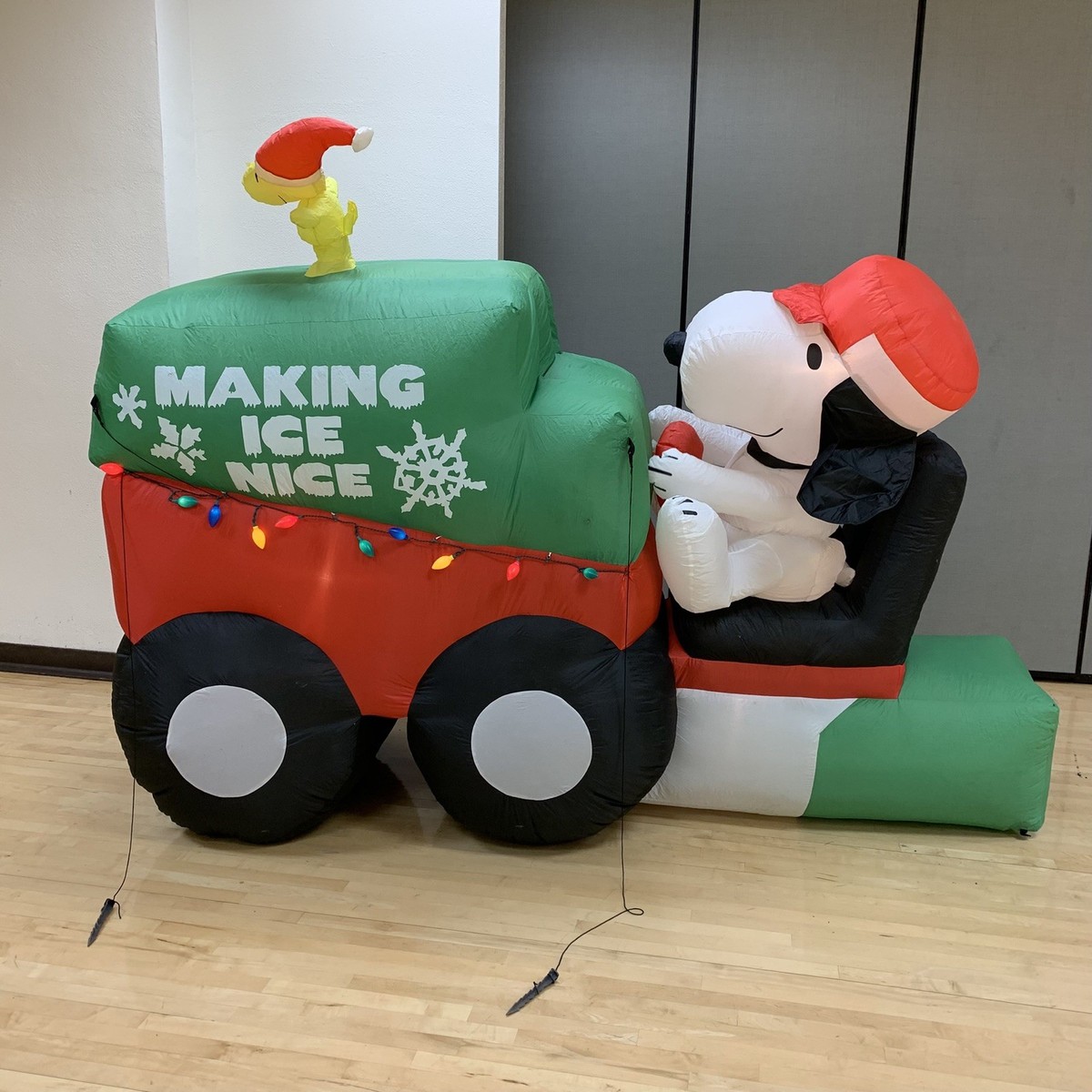 2018 Gemmy Peanuts Snoopy and Woodstock Zamboni Christmas Airblown