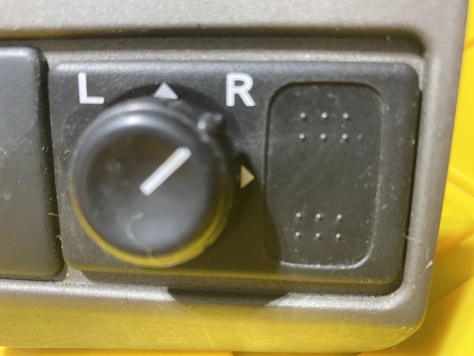 Nissan Infiniti I30 2000 interruptor de espejo retrovisor eléctrico OEM lado izquierdo derecho sedán Foto 2 de 4