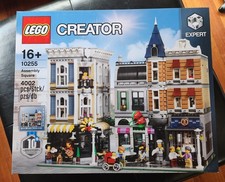 Brand New Sealed LEGO 10255 Creator Expert: Assembly Square