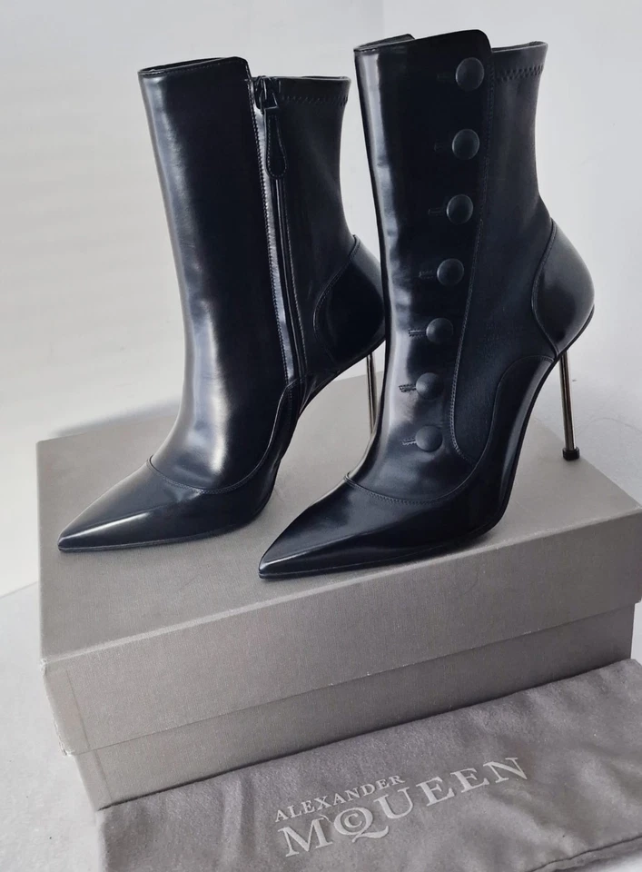 Alexander McQueen Black shiny leather Victorian Stiletto Ankle Boots 40 UK7  - Image 3 of 4
