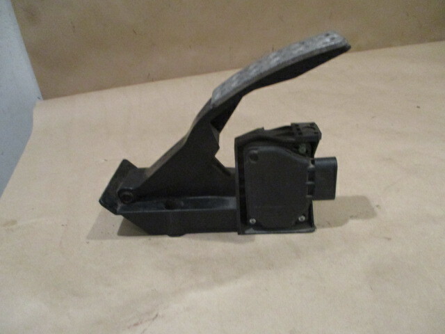 Ferrari 458, 488, California, - Accelerator / Gas Pedal Assy  - P/N 243117