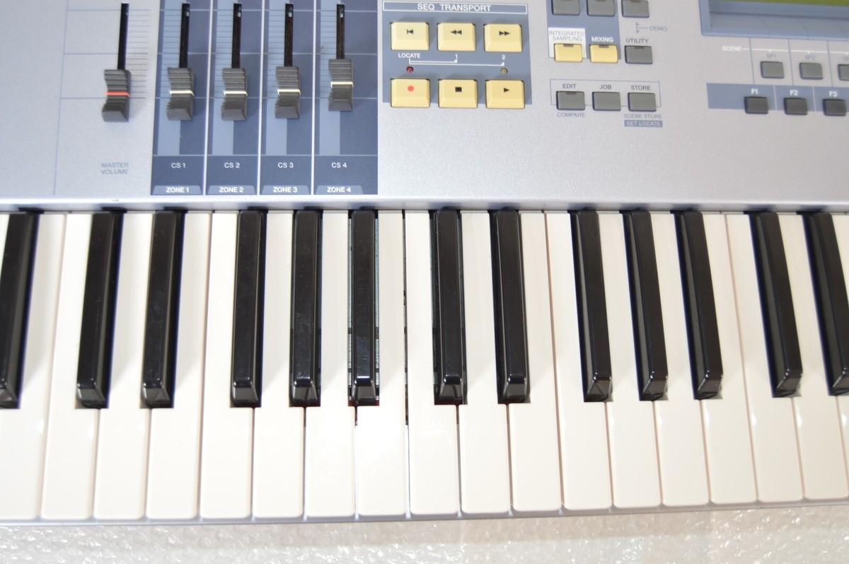YAMAHA MOTIF ES7 76-Key Keyboard Synthesizer Excellent