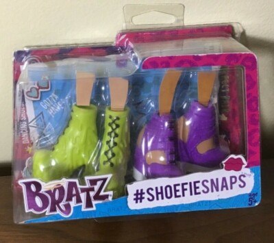 Bratz #shoefiesnaps fashion doll shoes boots 2 pairs (bin A)