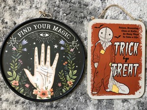 Halloween Wall Decorations. Lot of 2 Plaques
