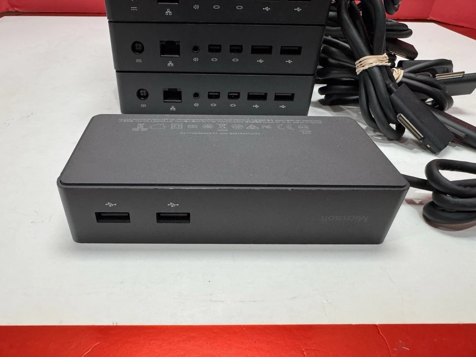 Lote 14 Estación de Acoplamiento Microsoft 1661 para Laptop Surface y Surface Sin Cargador Foto 4 de 4