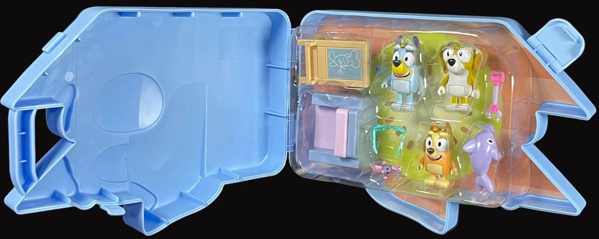 Bluey Deluxe Collector Case with 3 Figures and Accessories New in