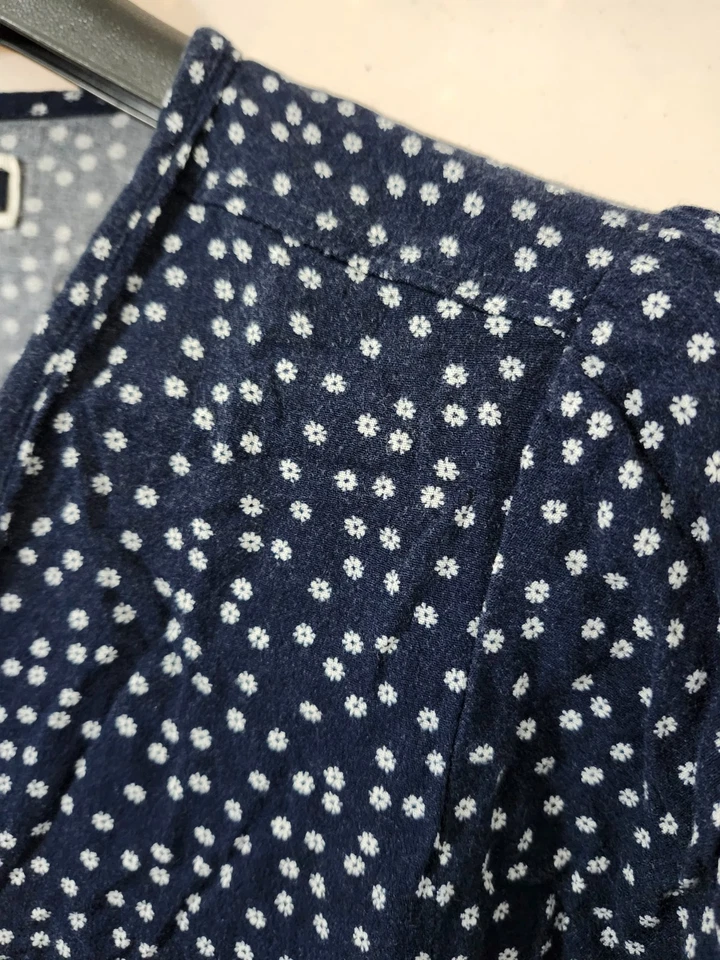 Top Abercrombie Fitch para mujer M azul corbata corta frontal abotonada viscosa geométrica Foto 4 de 4