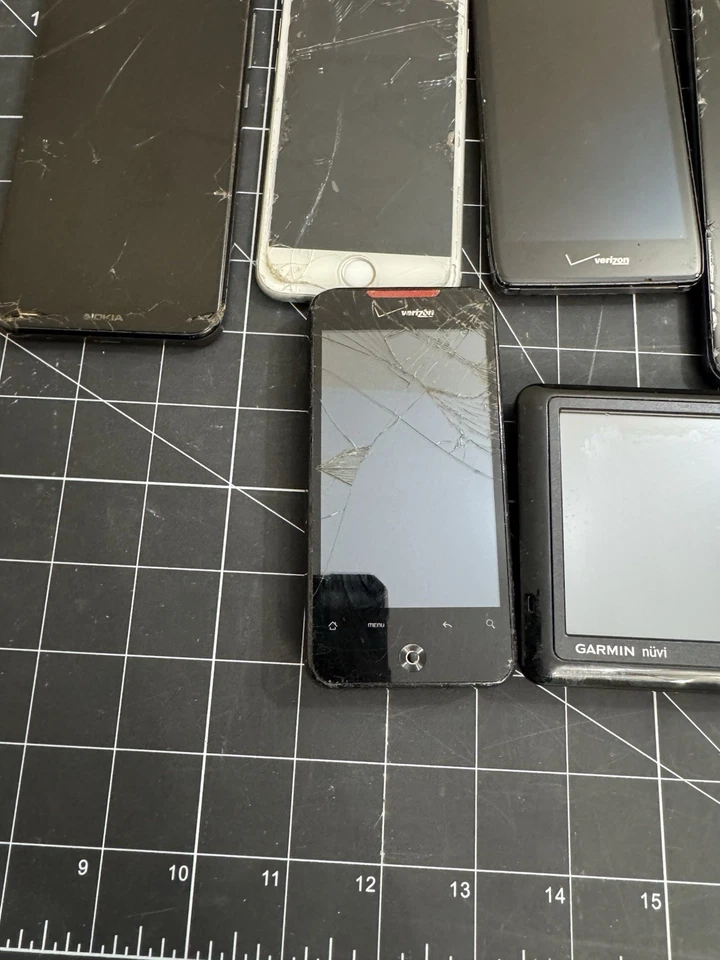 USED/UNTESTED/FOR PARTS ONLY - LOT OF 5 CELL PHONES AND THREE TABLETS MIXED LOT - Image 4 of 4